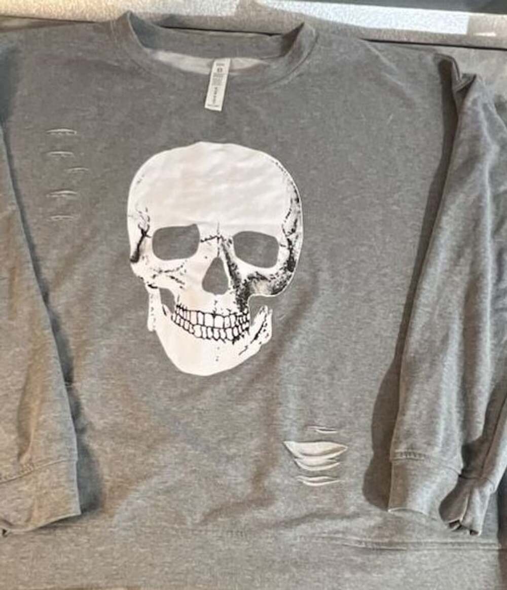 B Skull Sweatshirt Size XXXL Gray Distressed Graphic Crewneck